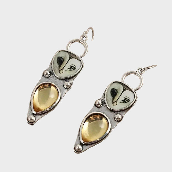 Σκουλαρίκια "Η Σοφία της Νύχτας" – Χειροποίητες Κουκουβάγιες με Κεχριμπάρι