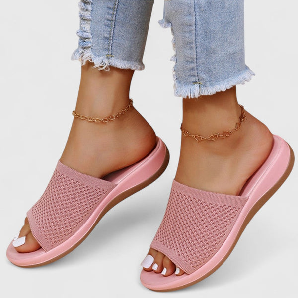 Αφέντρα - Γυναικείες παντόφλες με αναπνεύσιμη και ορθοπεδική εφαρμογή